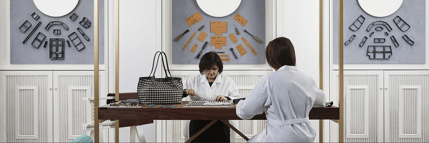 Rien à Porter brand showcase featuring premium collection