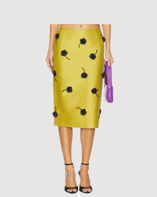 Back slit straight skirt